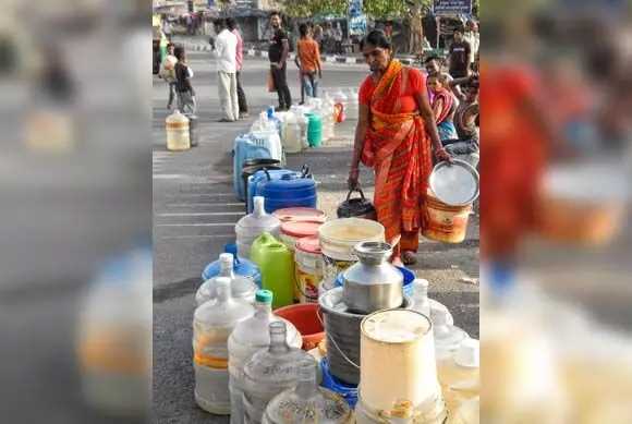 दिल्ली के वीवीआईपी इलाकों में भी जलसंकट, पानी की आपूर्ति 40 प्रतिशत तक कम दिल्ली के वीवीआईपी इलाकों में भी जलसंकट, पानी की आपूर्ति 40 प्रतिशत तक कम